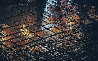 Картинка тротуар, плитка, дождь, лужа, ночь, отражение, разные