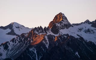 Картинка горы, гора, природа, скала, пейзаж, снег, зима, вечер, закат, заход
