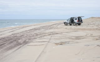 Картинка внедорожник, джип, машины, машина, тачки, авто, автомобиль, транспорт, берег, песок, песчаный, пляж, океан
