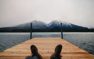 Картинка горы, гора, природа, озеро, пруд, вода, мост, туман, дымка, ноги