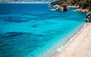 Картинка океан, море, вода, природа, берег, побережье, песок, песчаный, пляж, пейзаж, голубой, бирюзовый, скала