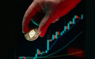Картинка Ethereum, эфириум, эфир, ETH, деньги, экономика, финансы, криптовалюта, цифровая валюта, цифровая, крипто, критомаркет, цифровой, рука, amoled, амолед, черный