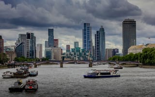 Картинка город, города, здания, небоскреб, высокий, здание, лодка, облака, туча, облако, тучи, небо, облачно, облачный