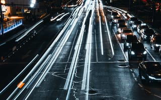 Картинка город, города, здания, дорога, машина, авто, автомобиль, ночной город, ночь, огни, подсветка