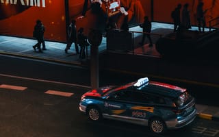 Картинка машины, машина, тачки, авто, автомобиль, транспорт, ночь, огни, подсветка, такси, дорога