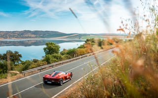 Картинка автомобиль, природа, дорога, пейзаж, озеро, лето, красный