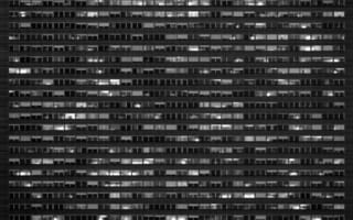 Картинка здание, архитектура, окна, ночь, город, черно-белый, урбанистический