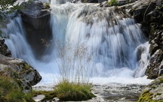 Картинка водопад, природа, река, камни, трава, пейзаж, вода, лес, поток, мир