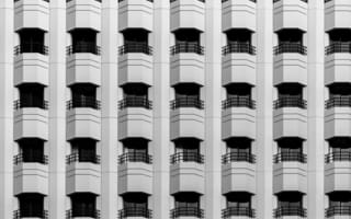 Картинка архитектура, здание, окна, черно-белый, фасад, город, модерн