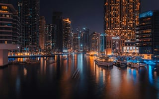 Картинка город, ночь, неон, свет, архитектура, водоем, дома, пейзаж, современный, модерн