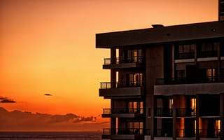 Картинка закат, здание, море, пейзаж, архитектура, небо, город