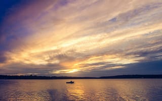 Картинка закат, озеро, небо, облака, лодка, природа, пейзаж