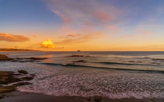 Картинка море, закат, пейзаж, облака, песок, природа, спокойствие