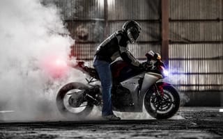 Картинка superbike, sportbike, burnout, хонда, мотоцикл, дым, honda cbr 1000rr