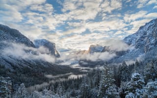 Картинка горы, зима, лес, долина, облака