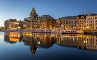 Обои Стокгольм, Швеция, отражается, Здания, Дома, Отражение, Реки, Вечер, река, отражении, Города, речка, город