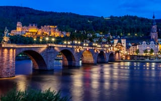 Обои Германия, Heidelberg, город, Скульптуры, Уличные, Мосты, фонари, Города, Дома, Здания, река, Вечер, речка, Реки