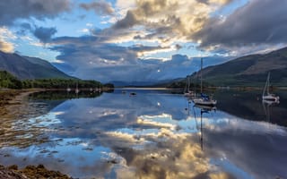 Обои Шотландия, Loch, Природа, Небо, Leven, Лодки, отражается, Парусные, Озеро, облачно, Облака, облако, отражении, Отражение