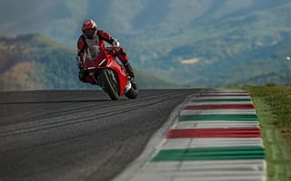 Картинка Дукати, 2018, едущий, едущая, Мотоциклы, Движение, Мотоциклист, мотоцикл, скорость, Panigale, V4, Ducati, едет