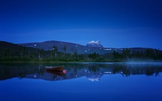 Картинка Норвегия, Sulitjelma, Холмы, холмов, Ночные, ночи, речка, холм, Лодки, Реки, Природа, ночью, Ночь
