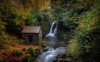 Картинка Великобритания, Rydal, Водопады, Природа, Здания, Осень, Дома, Cumbria, Леса, осенние
