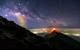 Картинка Млечный, Путь, Вулкан, Природа, ночью, Guatemala, Akatenango, вулкана, гора, Ночь, ночи, вулканы, Горы, Ночные