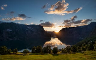Обои Норвегия, Aurlandsvangen, fjord, закаты, облако, рассвет, Небо, Природа, Горы, гора, закат, облачно, Вечер, Рассветы, Облака