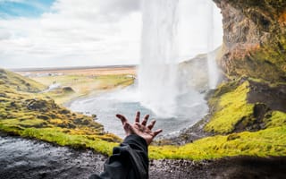Картинка Исландия, Размытый, Водопады, рука, боке, Природа, Руки