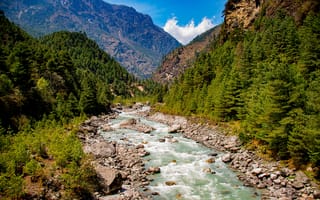 Обои Lukla, Nepal, Горы, река, Камень, гора, дерева, Природа, дерево, Камни, деревьев, речка, Деревья, Реки