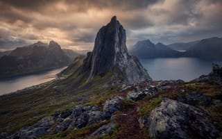 Картинка Норвегия, Senja, скалы, Природа, Облака, Горы, облачно, скале, Утес, гора, Скала, облако