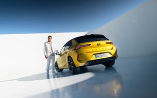 Обои Opel, Мужчины, Автомобили, Astra, авто, Опель, автомобиль, машина, Hybrid, (Worldwide), (L), 2021, мужчина, желтая, Желтый, сзади, Сзади, вид, желтых, машины, желтые, Металлик