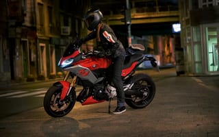 Картинка БМВ, Шлем, 2020, шлеме, XR, Мотоциклы, -, 900, ночью, мотоцикл, шлема, Ночь, Ночные, ночи, BMW, Мотоциклист