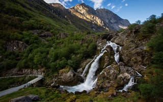 Обои Норвегия, Briksdalen, Природа, Горы, гора, скале, Водопады, Утес, Скала, скалы
