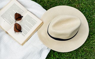 Обои шляпе, книги, очках, траве, очков, Трава, шляпы, Книга, Очки, Шляпа