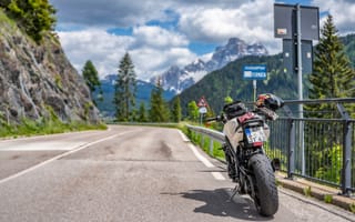 Картинка Италия, Размытый, гора, Мотоциклы, боке, Дороги, мотоцикл, Горы, Природа