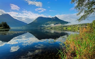 Картинка Норвегия, Горы, Озеро, Осень, гора, Отражение, осенние, отражении, Природа, отражается