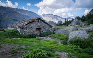 Картинка Италия, Valle, Здания, Камни, d'Aosta, Дома, гора, Горы, Природа, Камень