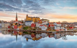 Картинка Норвегия, Arendal, отражается, Отражение, Дома, воде, Здания, город, Вода, отражении, Города