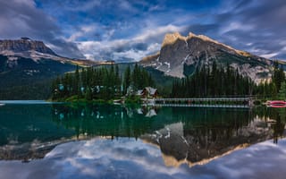 Картинка Канада, Emerald, гора, отражается, Парки, Озеро, Lake, Yoho, парк, Природа, Горы, Отражение, отражении