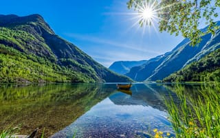 Картинка Норвегия, Skjolden, Лодки, Горы, солнца, Солнце, Фьорд, гора, Природа