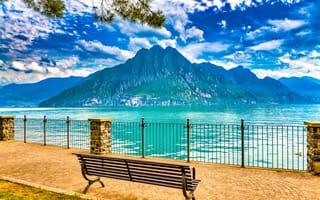 Картинка Италия, Lago, город, Озеро, d'Iseo, Горы, набережной, Скамья, Набережная, Скамейка, Города, гора