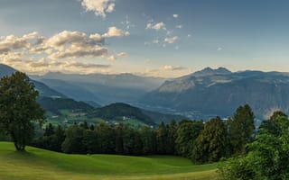 Картинка Италия, Панорама, Горы, Деревья, South, панорамная, Природа, деревьев, Tyrol, облачно, дерево, гора, облако, Облака, дерева