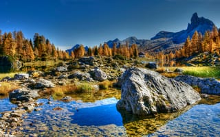 Картинка Италия, Dolomites, Камни, гора, Камень, осенние, Озеро, Пейзаж, Осень, Горы, Природа
