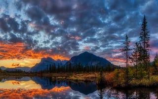 Картинка Банф, Канада, Горы, гора, облачно, Озеро, Облака, Природа, Парки, облако, Пейзаж, парк