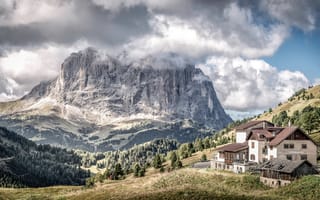 Картинка Италия, Dolomites, гора, скале, облако, Природа, Утес, Дома, Облака, облачно, Здания, Горы, скалы, Скала