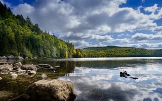 Картинка Канада, Parc, Облака, Отражение, du, Камни, Природа, Парки, Mont-Tremblant, парк, Озеро, отражении, облако, облачно, Пейзаж, отражается, Камень