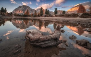 Картинка альп, Италия, отражается, Отражение, Природа, Камни, Альпы, Горы, отражении, гора, Камень, Озеро, Dolomites