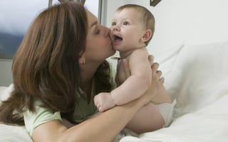 Картинка малыш, любовь, мама, целует