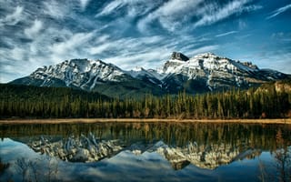Обои природа, деревья, отражение, горы, озеро, Альберта, лес, облака, небо, голубое, Канада