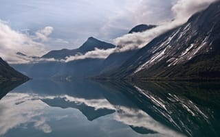 Обои norway, горы, озеро, облака, Норвегия, отражение
